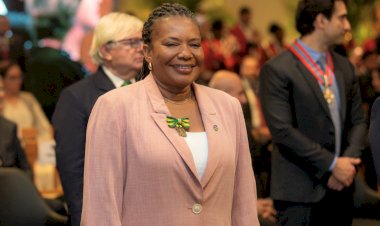 Margareth Menezes recebe Medalha Mérito Tamandaré da Marinha do Brasil