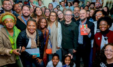 Margareth Menezes e Janja entregam novos livros do PNLD em biblioteca comunitária de Nova Iguaçu (RJ)