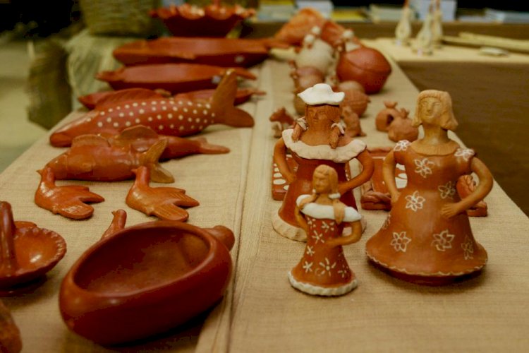 Projeto oferece cursos gratuitos de cerâmica artesanal, violão e violino